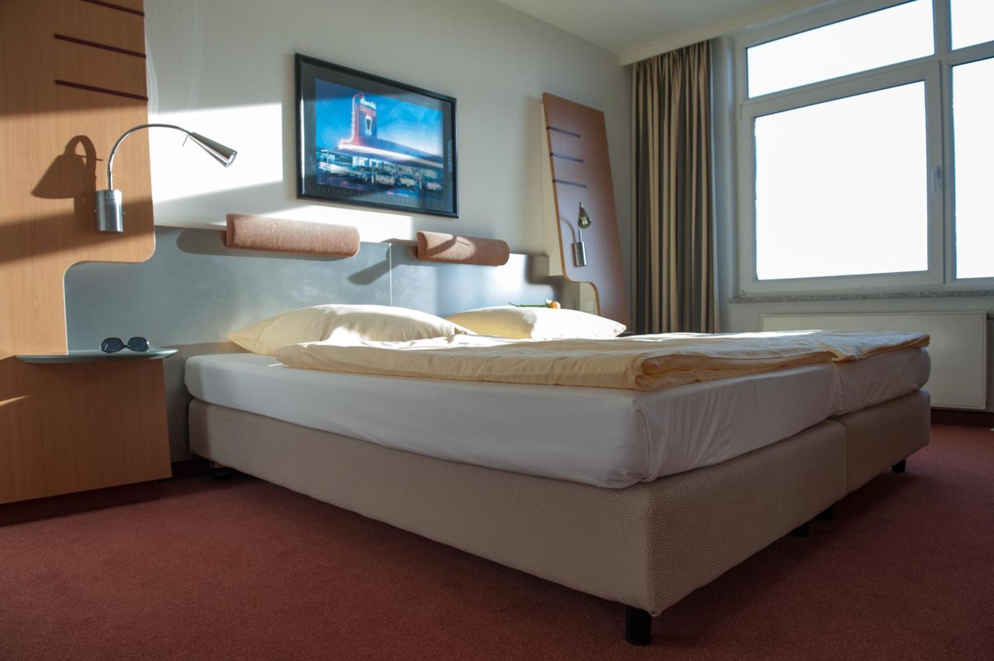 Hotel Motorsport Arena ออสแชร์สเลเบน ภายนอก รูปภาพ