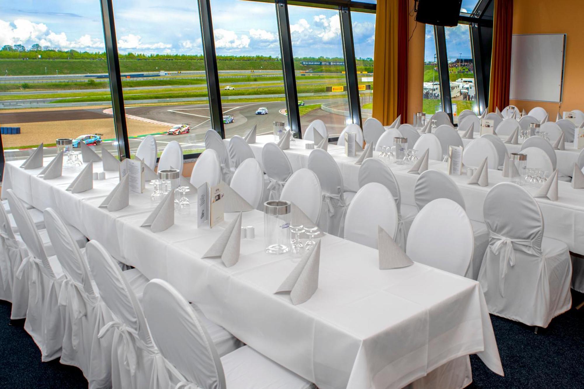 Hotel Motorsport Arena ออสแชร์สเลเบน ภายนอก รูปภาพ