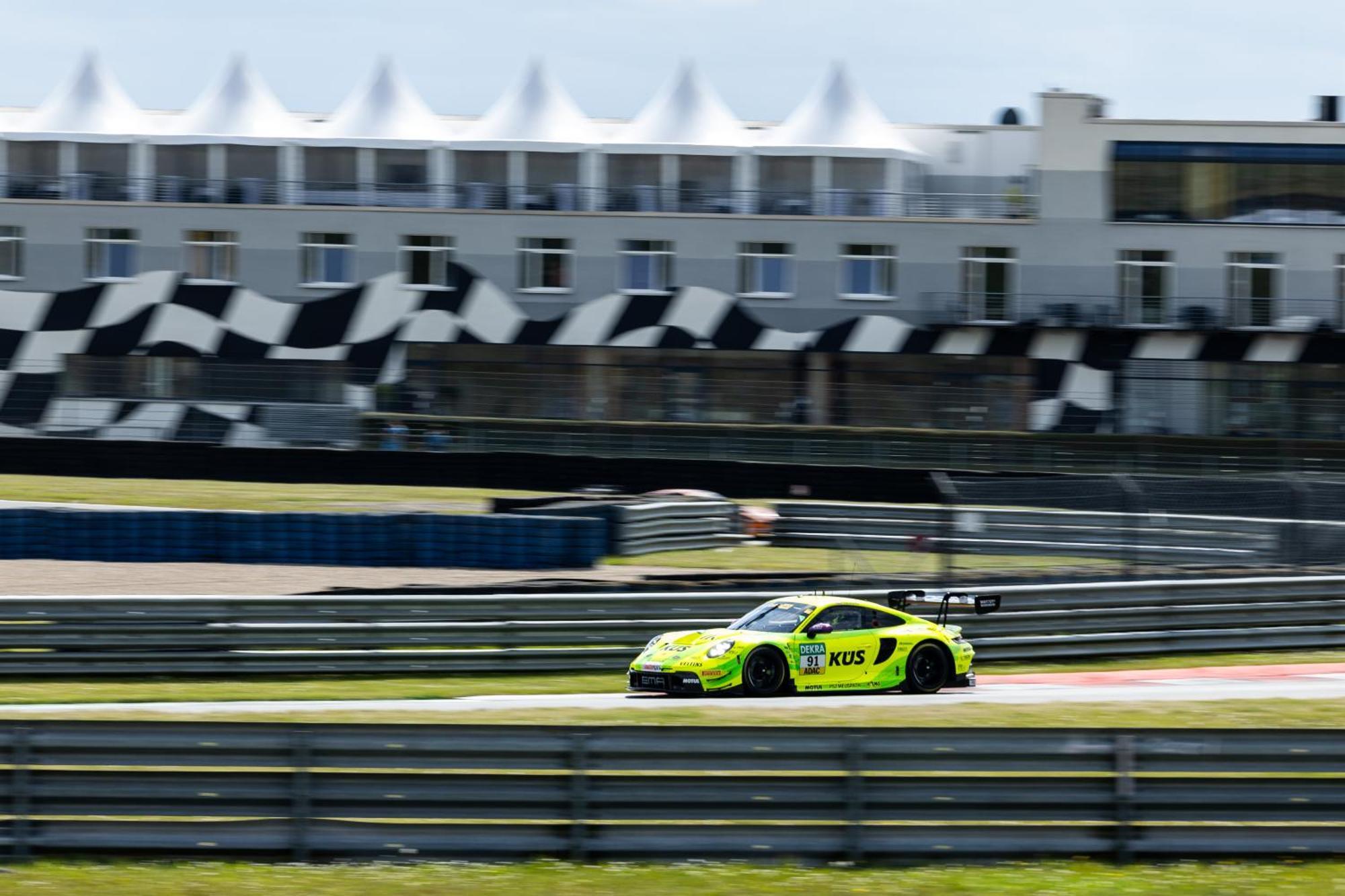 Hotel Motorsport Arena ออสแชร์สเลเบน ภายนอก รูปภาพ