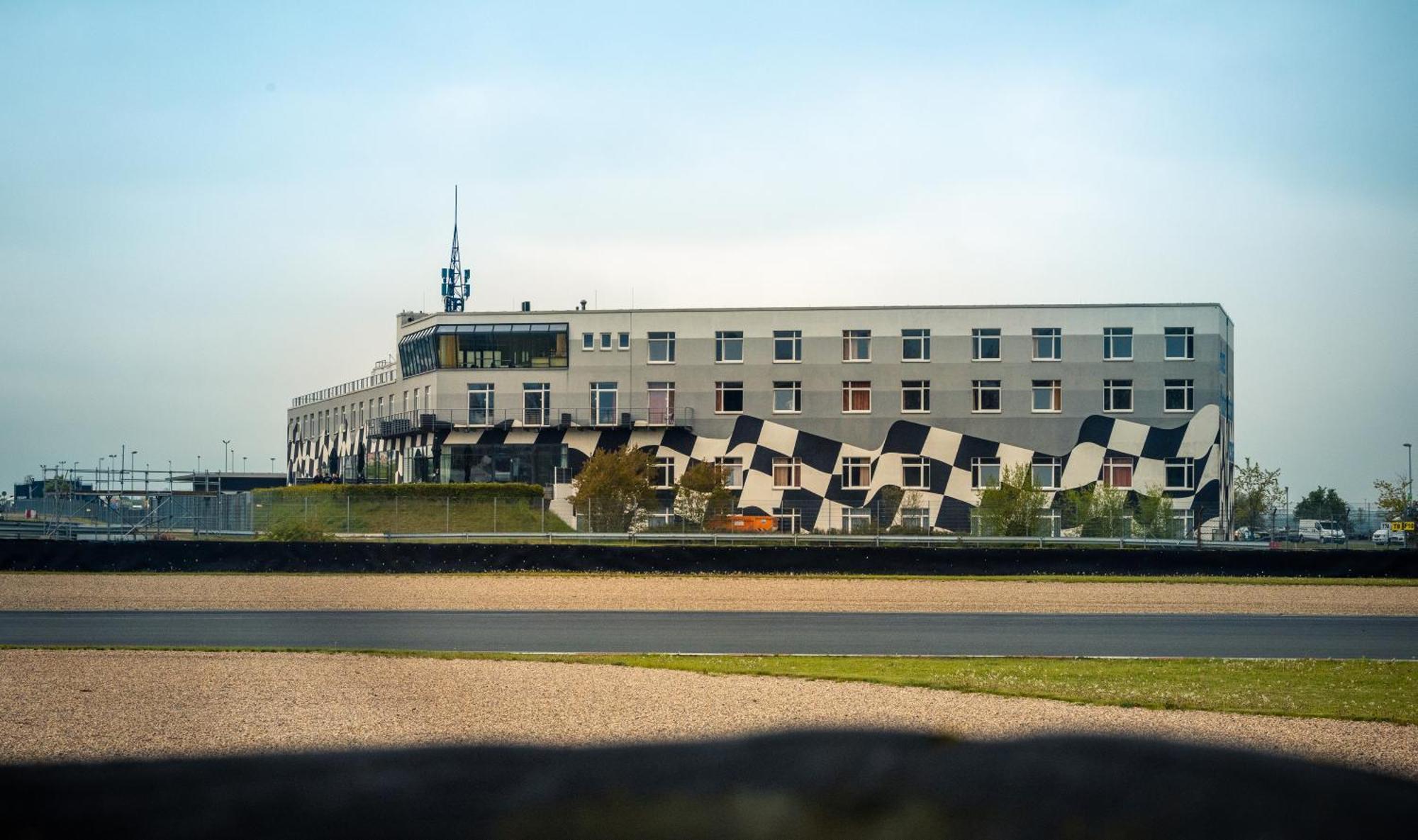 Hotel Motorsport Arena ออสแชร์สเลเบน ภายนอก รูปภาพ