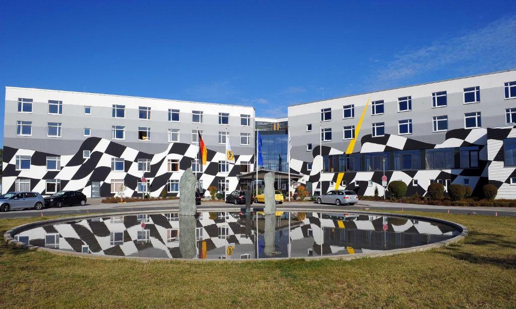 Hotel Motorsport Arena ออสแชร์สเลเบน ภายนอก รูปภาพ